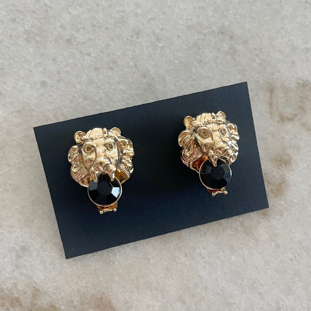 🆕 Luxe designer Lion head 14k gold plated stud earrings with black stone
